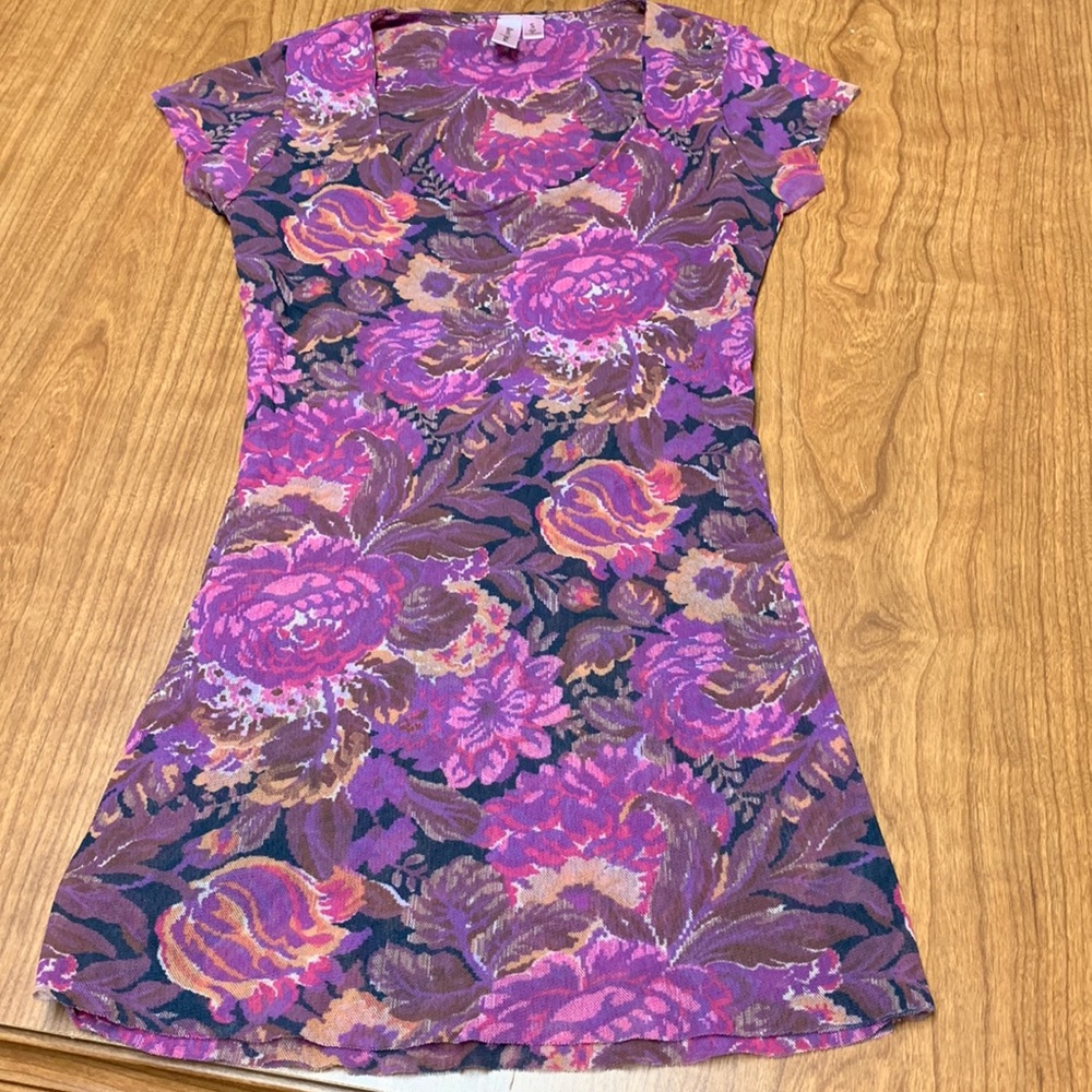 Sweet Pea by Stacy Frati. Scoop neck tee shirt. Size S. EUC